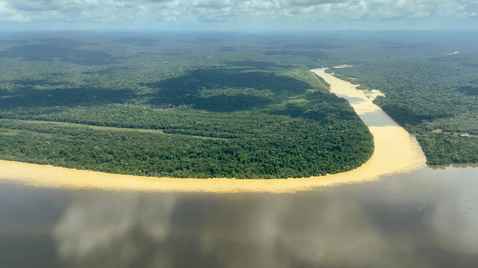 Garimpo ilegal e despejo de mercúrio ameaçam biodiversidade e saúde das populações do baixo Rio Tapajós