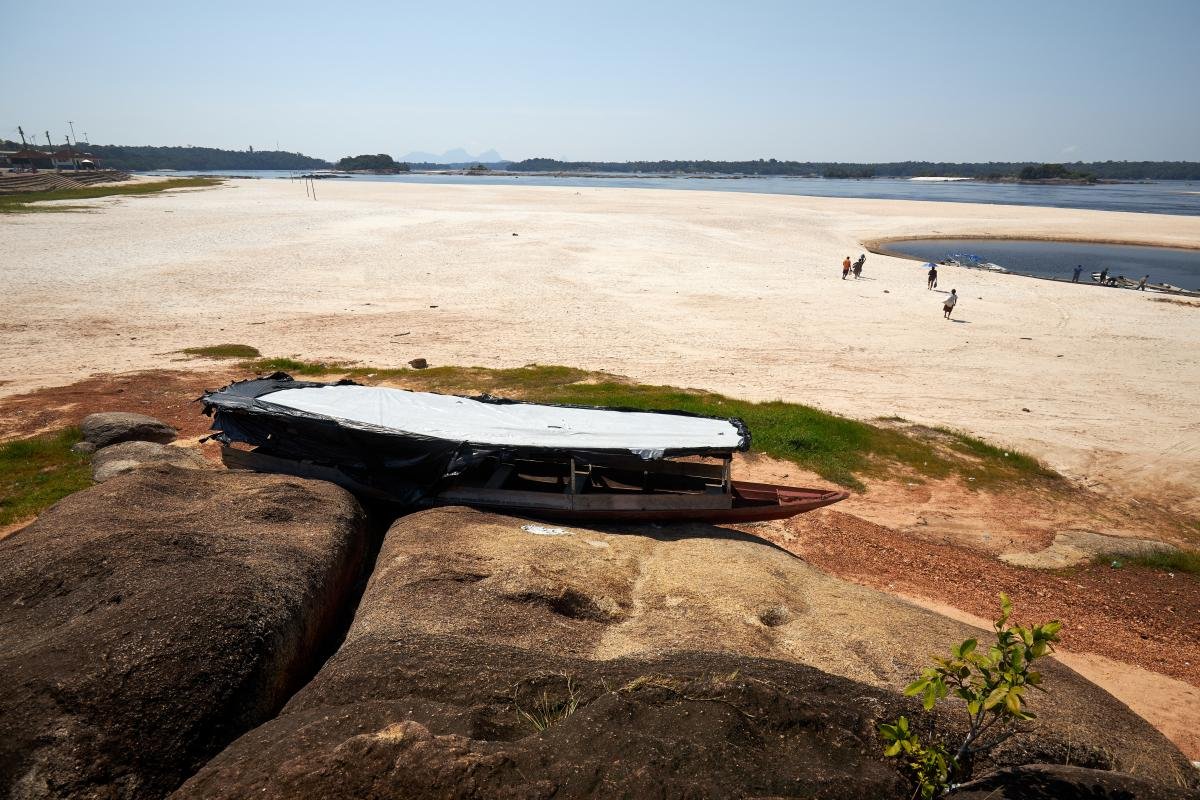Indígenas do Alto Rio Negro (AM) relatam sensação de ‘água fervendo’ e igarapés intransitáveis