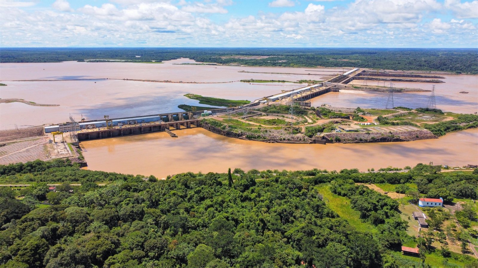 UHE Santo Antônio, em Rondônia, paralisa operação devido à seca na Amazônia
