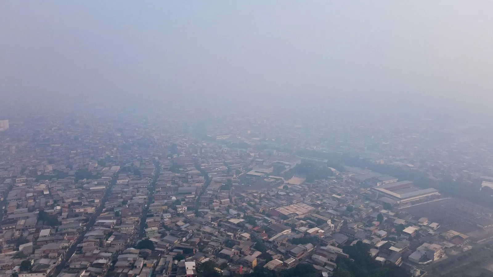 Estudo mostra que fumaça que cobriu Manaus não veio do Pará