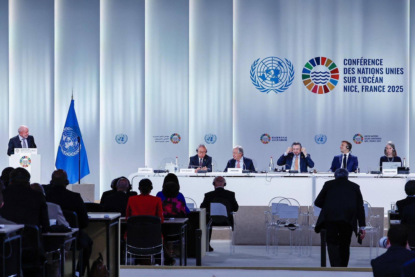 Conferência dos Oceanos: Brasil não assina declaração contra poluição plástica