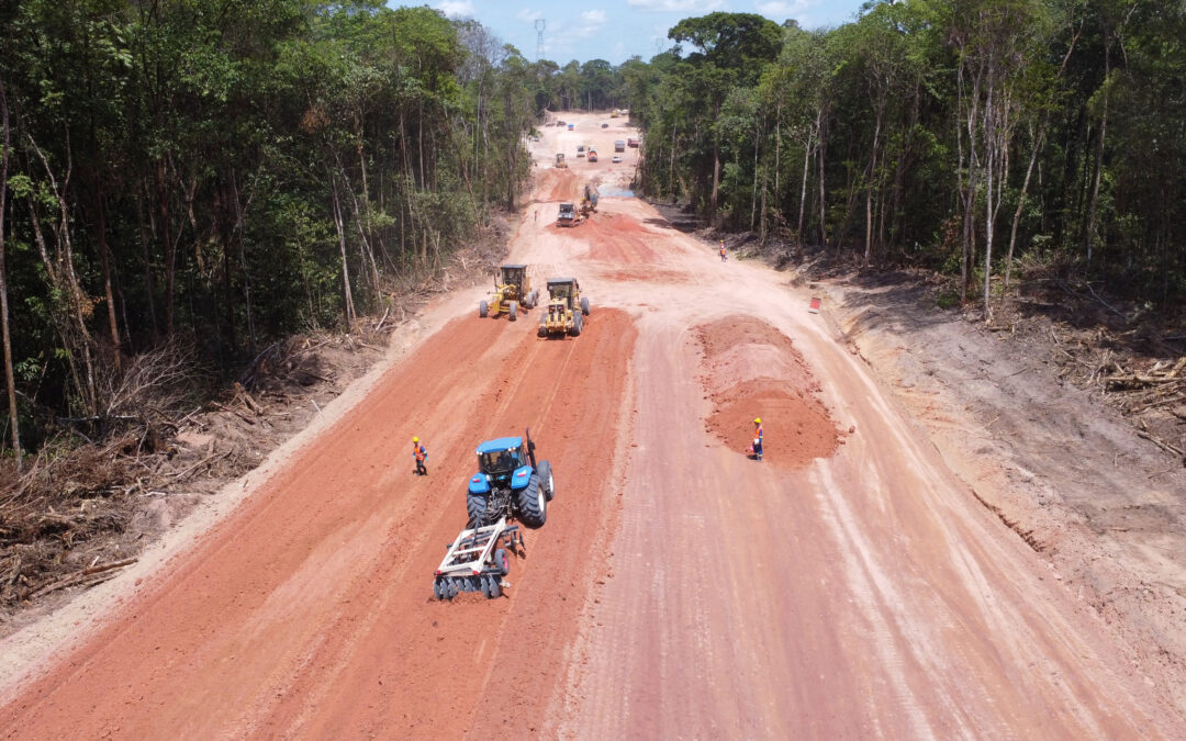 Às vésperas da COP30, avenida em Belém é alvo de ação por impactos a comunidade