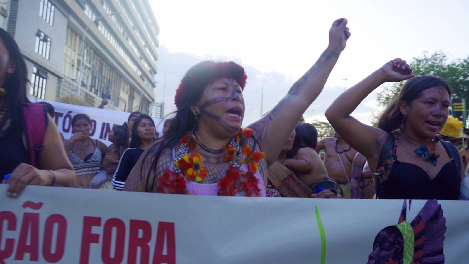 Documentário  relata a luta do  povo Munduruku contra o  garimpo ilegal na Amazônia