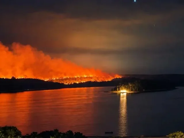 Incêndio de grandes proporções atinge APA de Alter do Chão